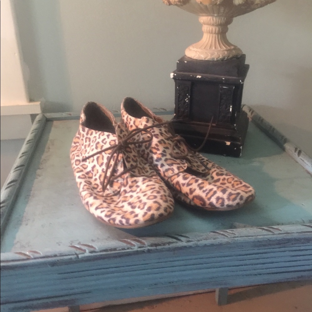 Leopard flats